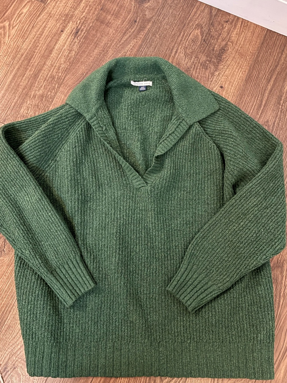 American Eagle Outfitters Green V‑Neck Ribbed Collared Sweater